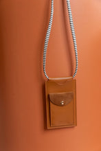 Afbeelding in Gallery-weergave laden, Phone pouch sticky sis brown