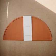 Afbeelding in Gallery-weergave laden, Mushie placemat clay