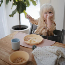 Afbeelding in Gallery-weergave laden, Mushie placemat blush