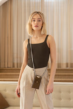 Afbeelding in Gallery-weergave laden, Phone pouch sticky sis brown