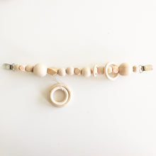 Afbeelding in Gallery-weergave laden, Wooden pramstring blush