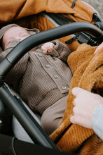 Afbeelding in Gallery-weergave laden, Vestje met capuchon mokka