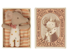 Afbeelding in Gallery-weergave laden, Baby mouse girl in box
