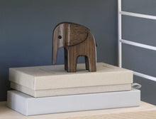 Afbeelding in Gallery-weergave laden, Baby elephant smoked wood
