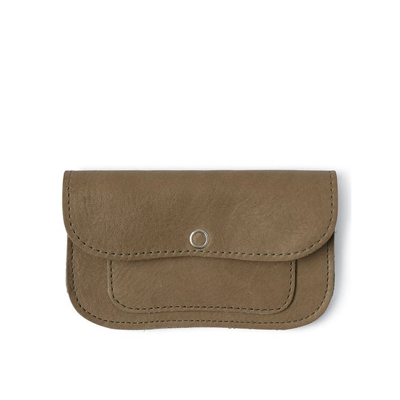 cat chase wallet S moss